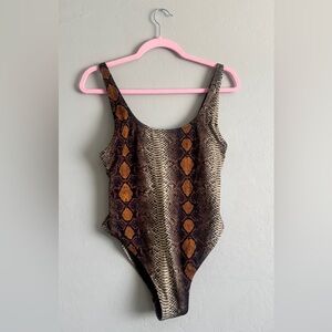 NWT SKIMS Signature Swim Scoop Neck One Piece in the Desert Snake print size L